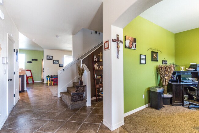 Building Photo - Home For Rent - Amazing 2 Story Home w/ Re...