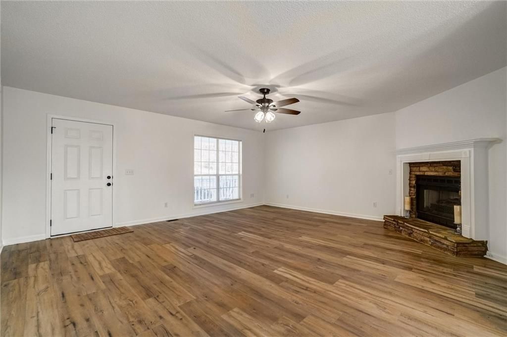 Building Photo - 701 Longview St