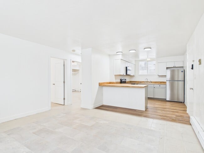 Building Photo - 829 17th Ave