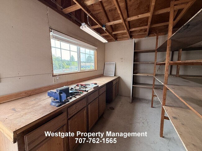 Building Photo - 965 Eastman Ln