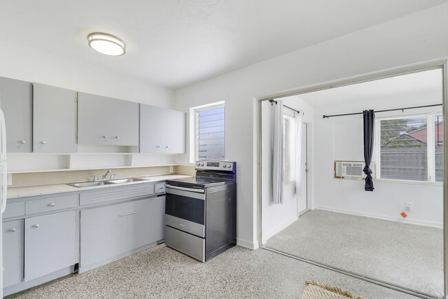 Building Photo - 117 E 25th St