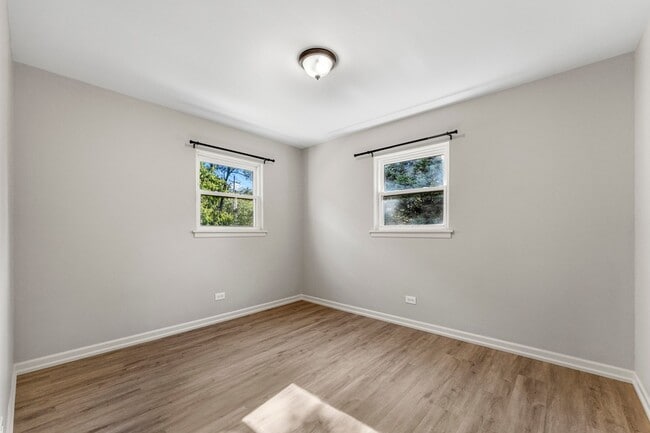 Building Photo - 740 E North Broadway St