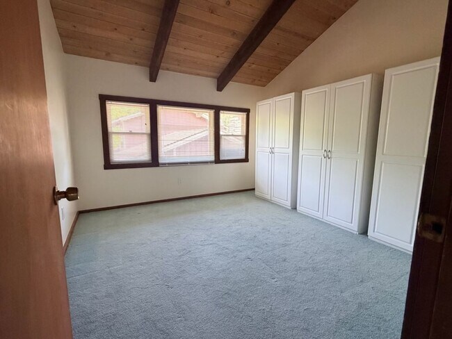 Building Photo - 36 Meadow Lakes Dr