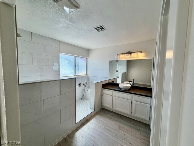 Building Photo - 124 Lemongold St
