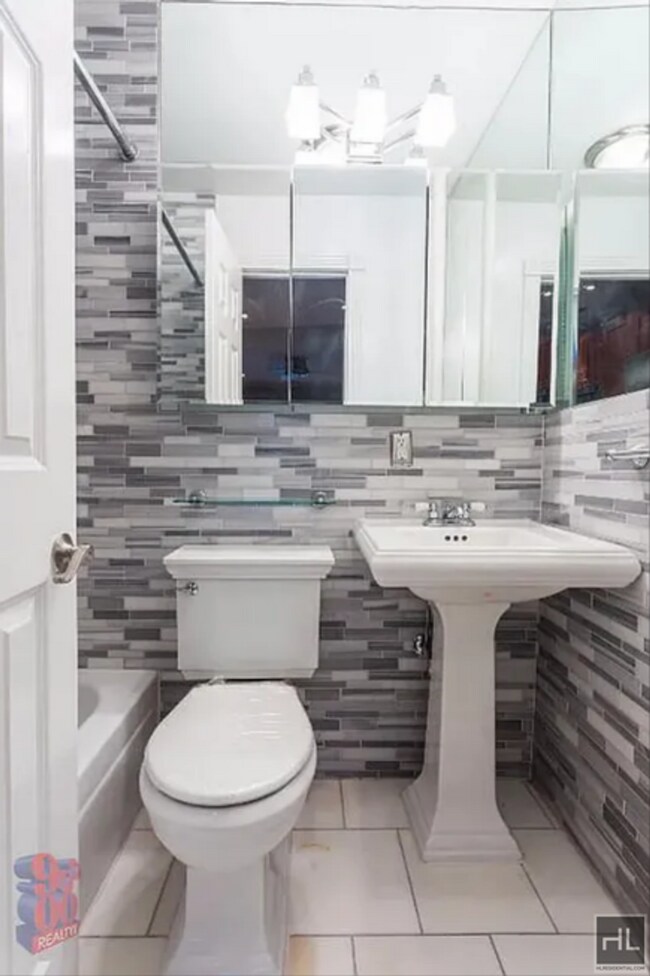 Building Photo - Act now on this gorgeous 1BR 1BTH apartmen...
