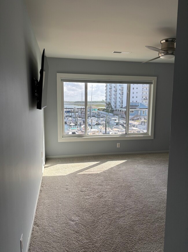 Building Photo - 350 Causeway Dr