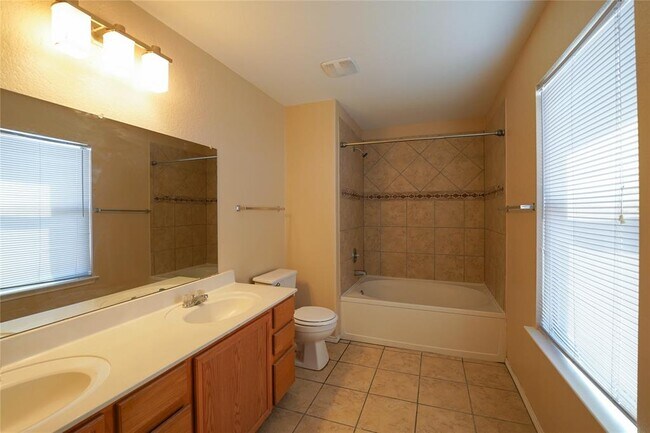 Building Photo - 5520 Alomar Cove
