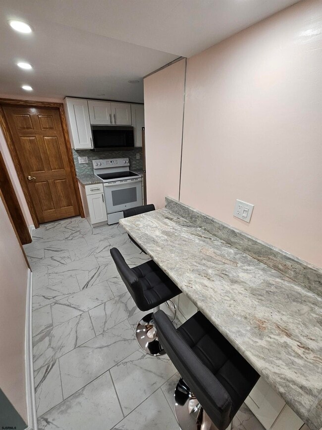 Building Photo - 9 S Laclede Pl