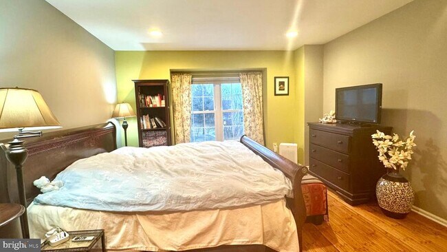 Building Photo - 32 Ketley Pl