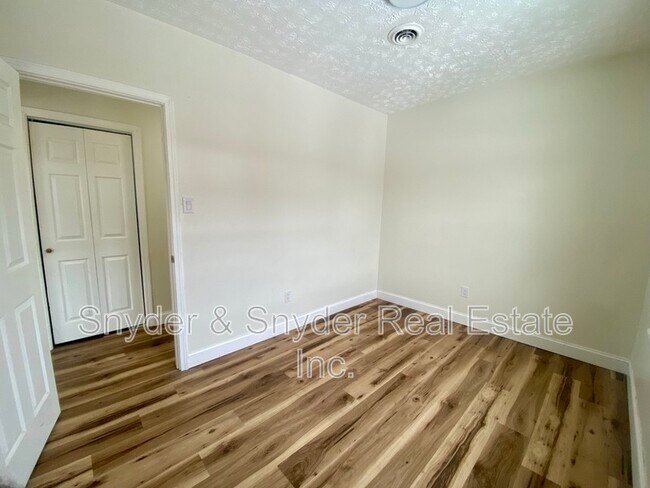 Building Photo - 884 Copley Rd