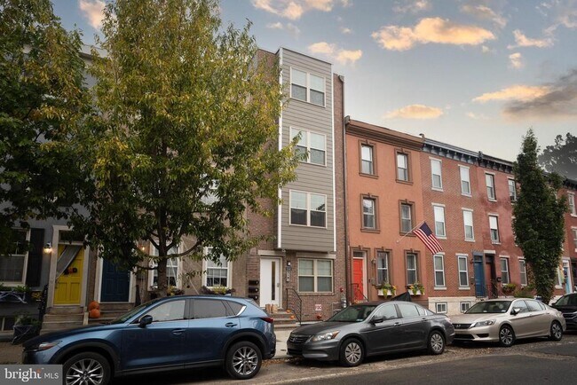Primary Photo - 2141 Christian St