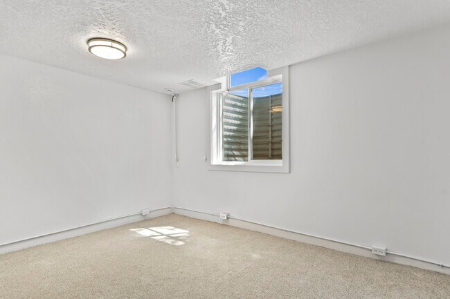 Building Photo - 1107 Beechwood Dr
