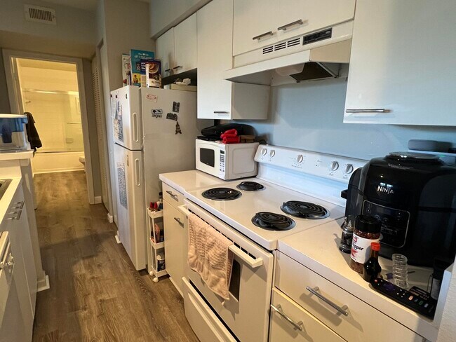 Building Photo - 4879 Via Palm Lakes