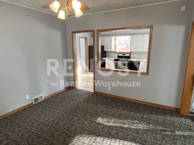 Building Photo - 4BD/2BA in Newport Available Now!