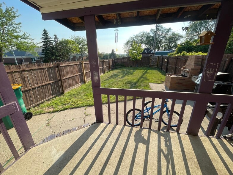 Backyard - 322 S 10th St