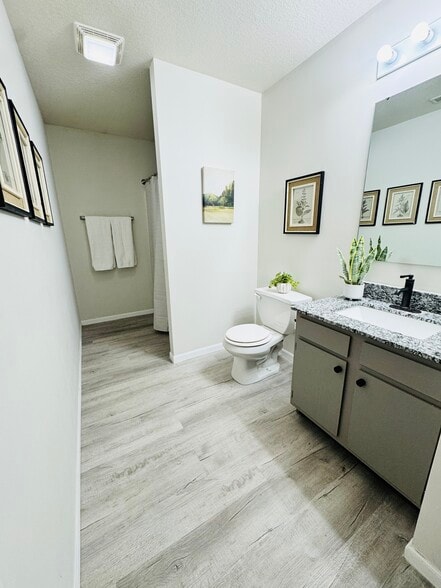 Building Photo - 107 N 200 E