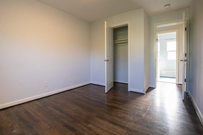 Building Photo - 4550 NE 14th Pl