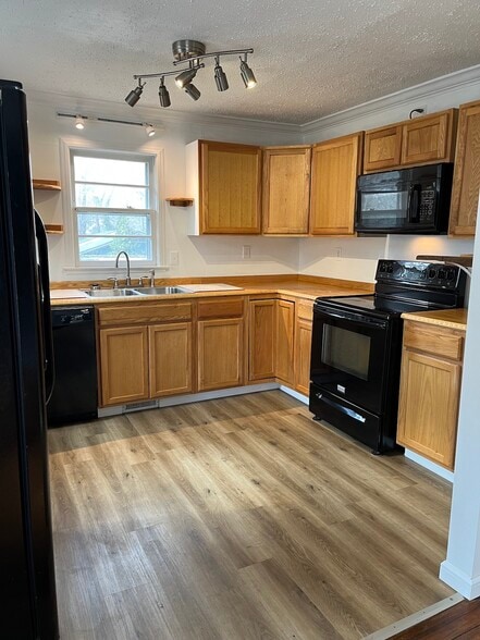 Building Photo - 134 Johnson St