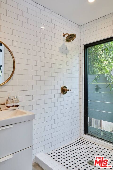 Building Photo - 1724 N Sierra Bonita Ave