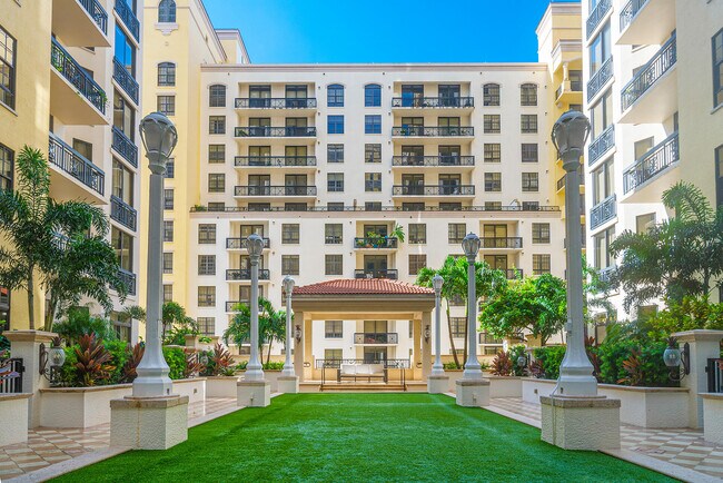 Building Photo - 701 S Olive Ave