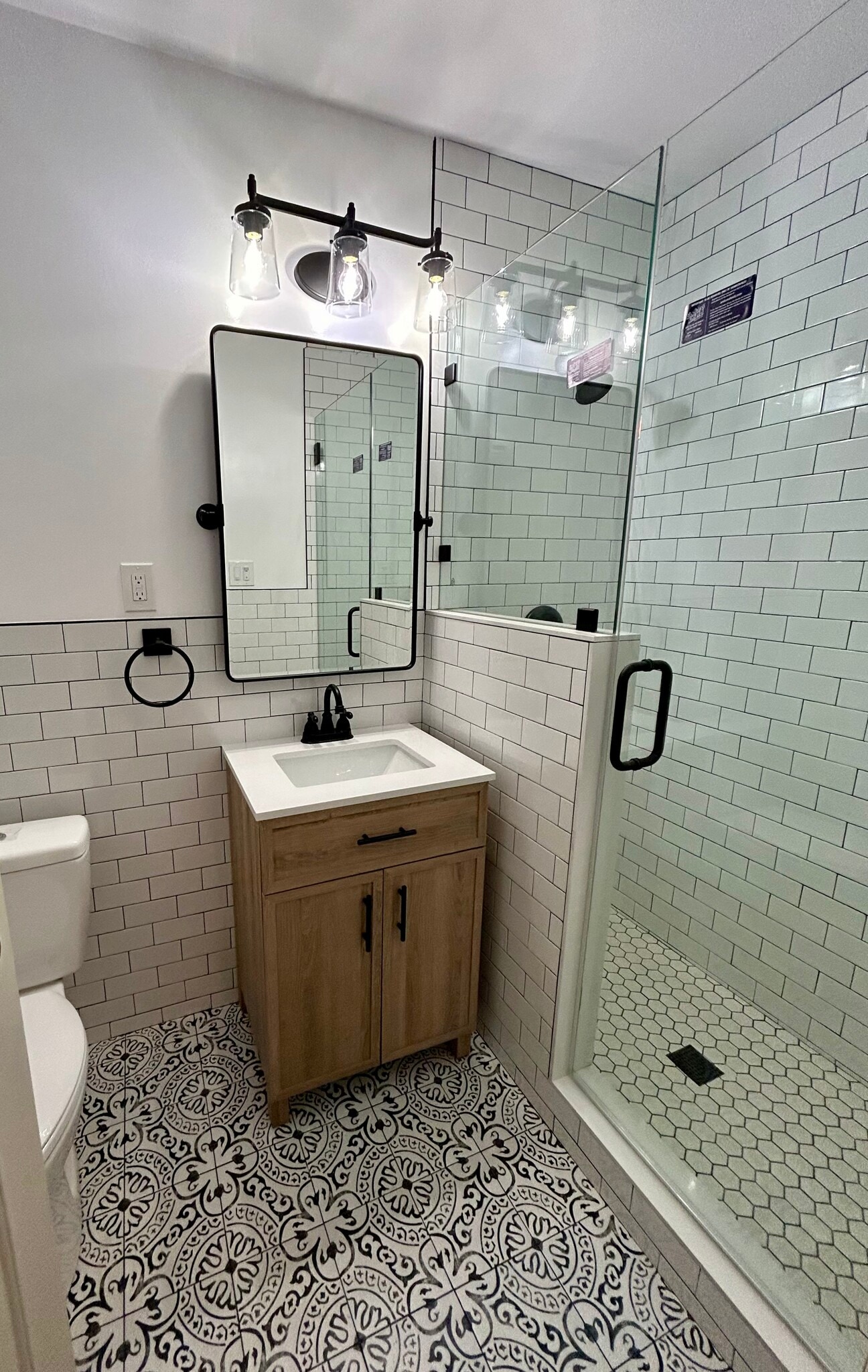 Building Photo - 1533 Freeman Ave