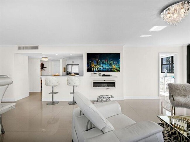 Building Photo - 2049 S Ocean Dr