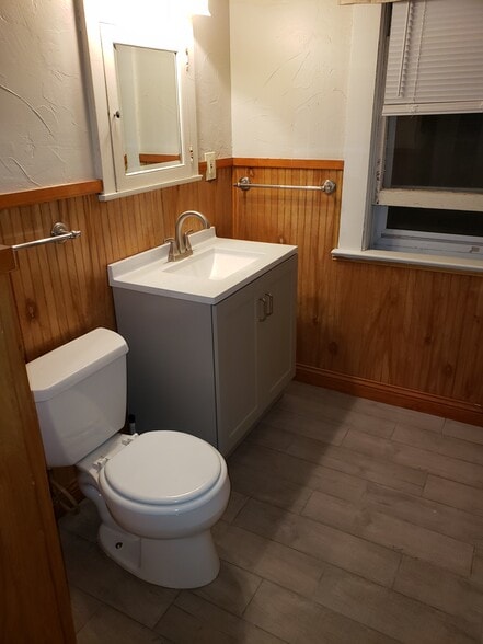 Building Photo - 417 5th Ave SE