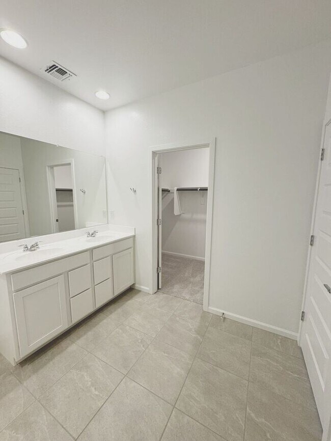 Building Photo - New 3 Bedroom 2 Bath Home at Western Gardens!