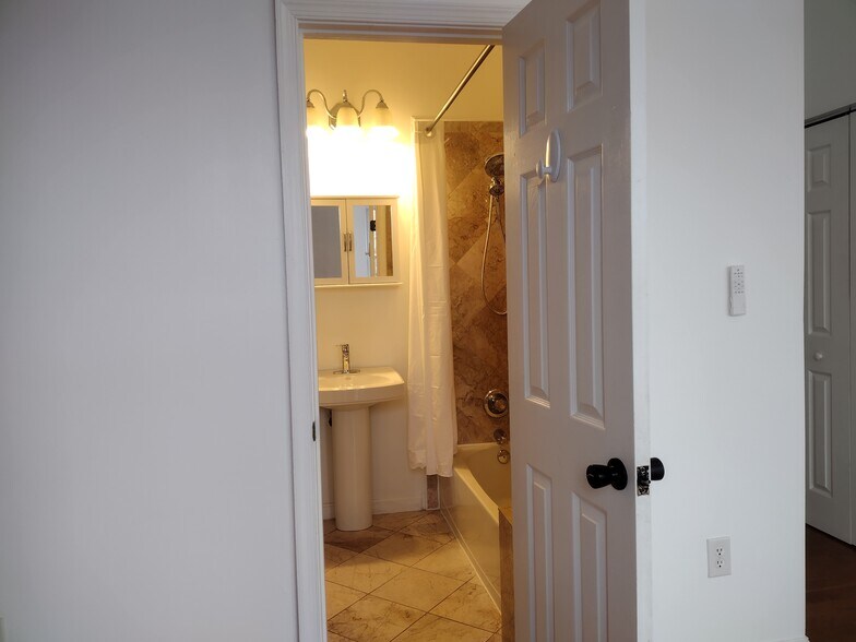 Building Photo - 1933 4th St NW