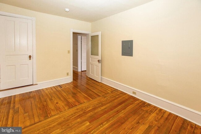 Building Photo - 427 E Main St