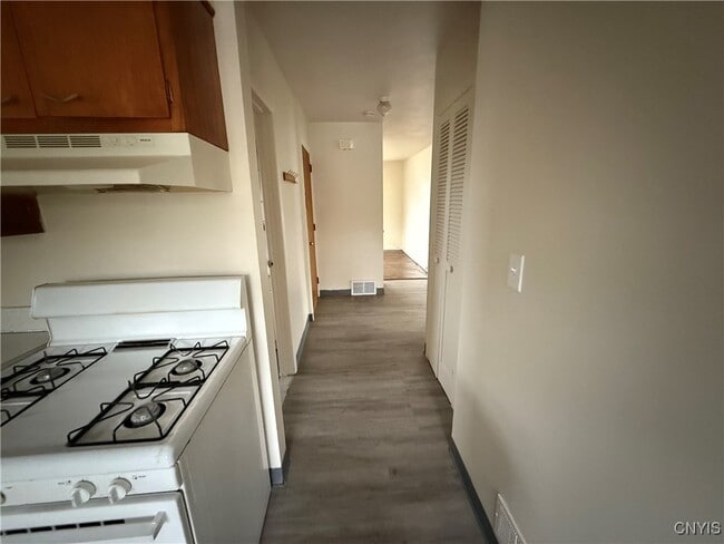 Building Photo - 483 Pleasantview Ave