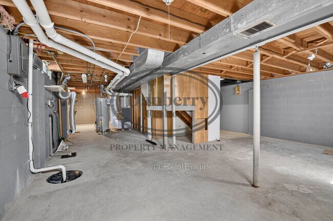 Building Photo - 6946 Kinsman Dr