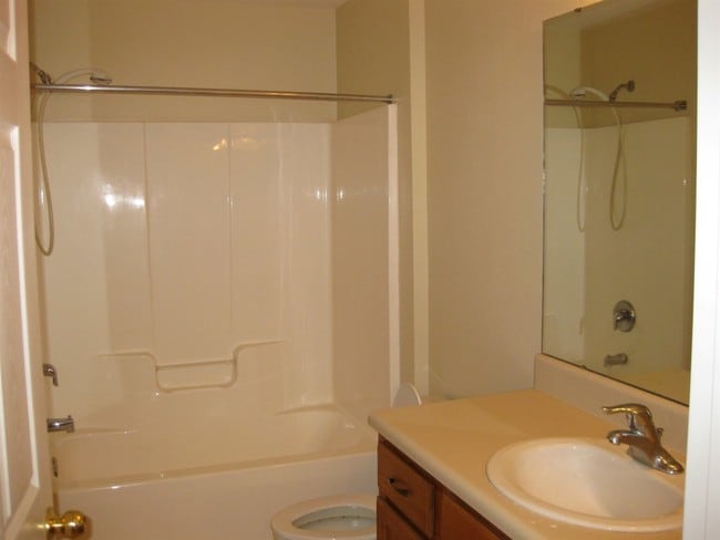 Building Photo - 4434 Gearhart Rd