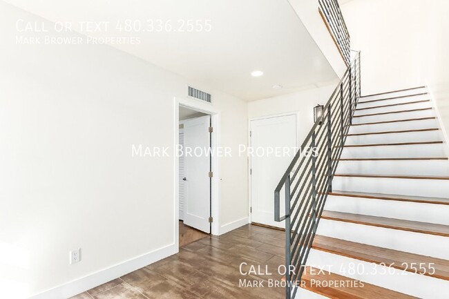 Building Photo - 1300 W 5th St