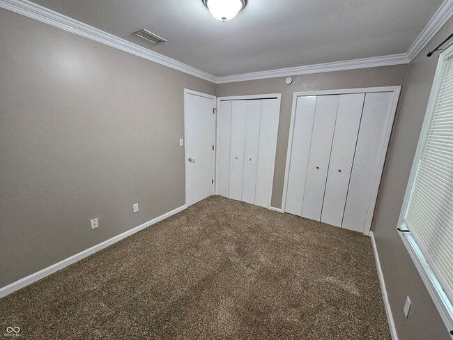 Building Photo - 945 Fox Hill Dr