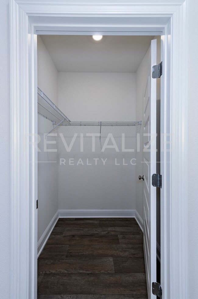 Building Photo - 13330 Shea Cir