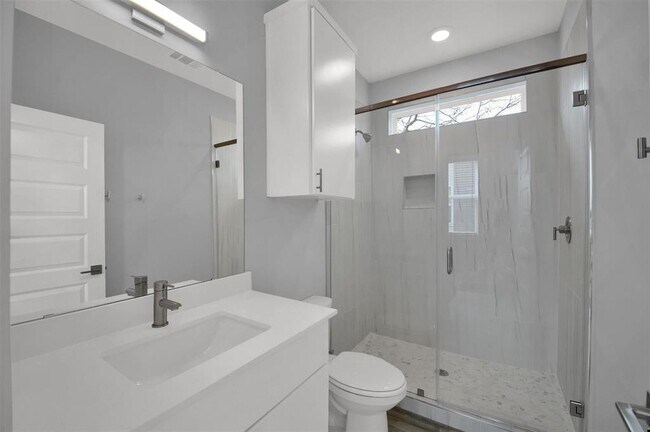 Building Photo - 1104 Begonia Terrace