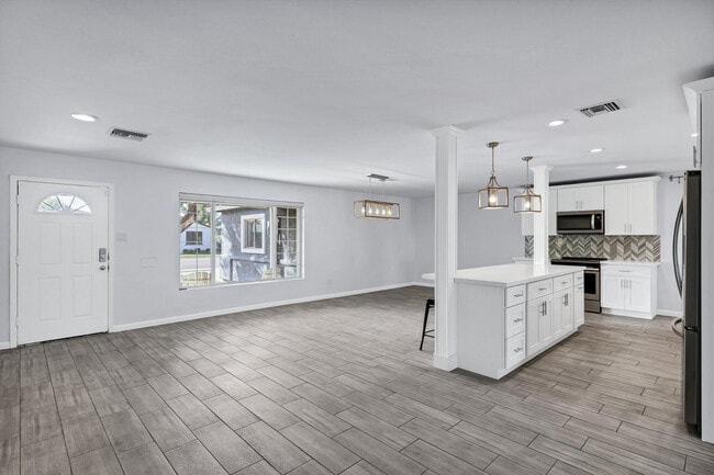 Building Photo - 3046 E Glenrosa Ave