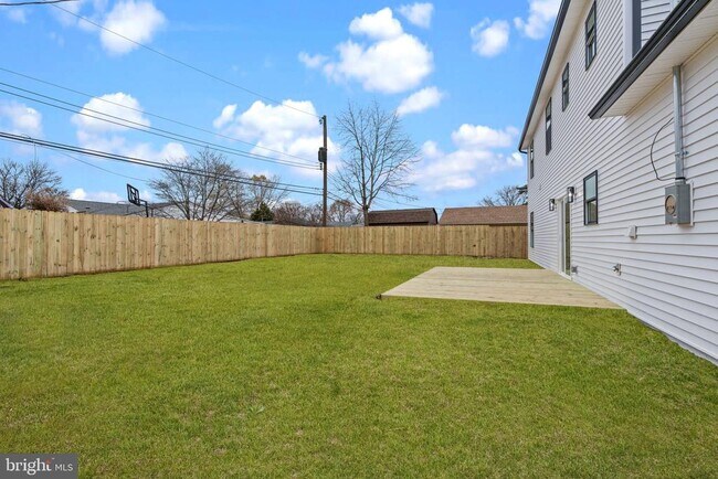 Building Photo - 12 Stonybrook Dr