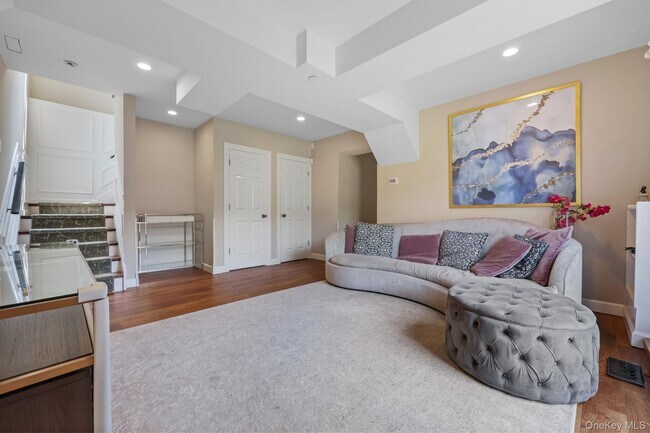 Building Photo - 777 Armonk Rd