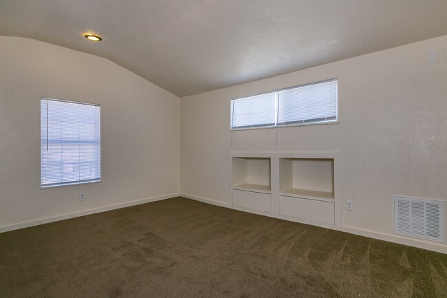 Building Photo - Adorable 3 Bedroom Home in Sunset Addition!