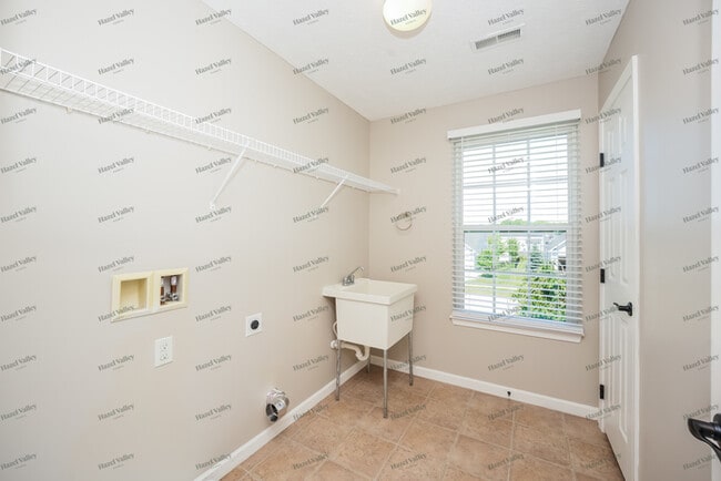Building Photo - 8726 Harvest Ridge Way
