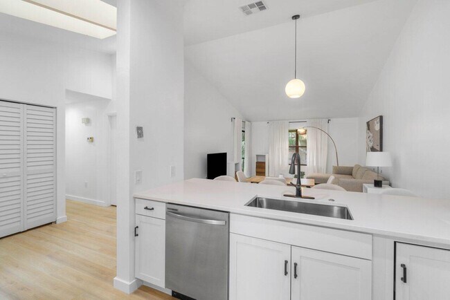 Building Photo - 13175 Chadwick Ct