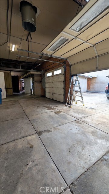 Building Photo - 546 Griswold Ave