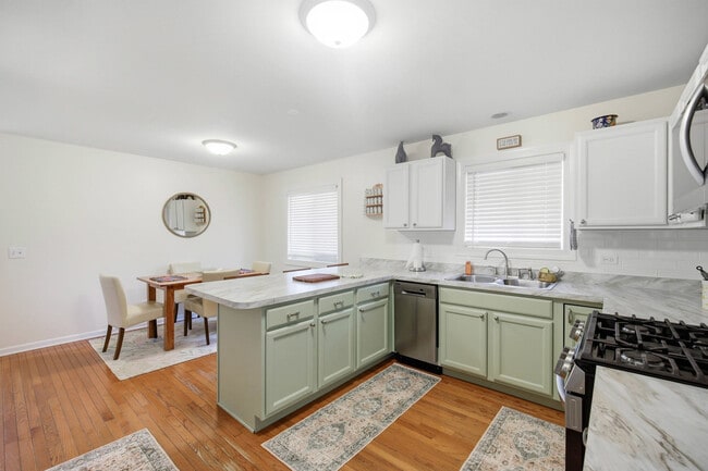 Building Photo - 7611 South Dr