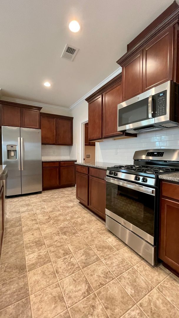 Building Photo - Beautiful home featuring 4 Bedrooms, 3 Full Baths, Flex Space/Office located in the highly sought...