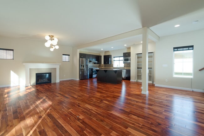 Building Photo - 6733 37th Ave S