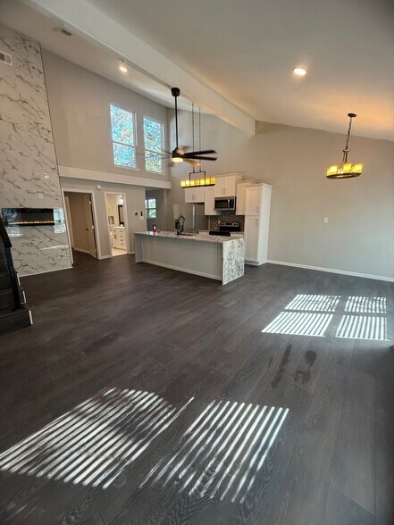 Building Photo - 7215 Holly Hill Dr