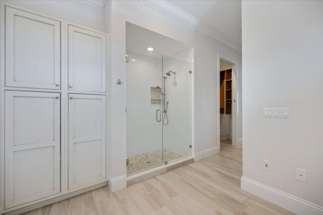 Building Photo - Furnished, Yearly 4bd Home on Siesta Key