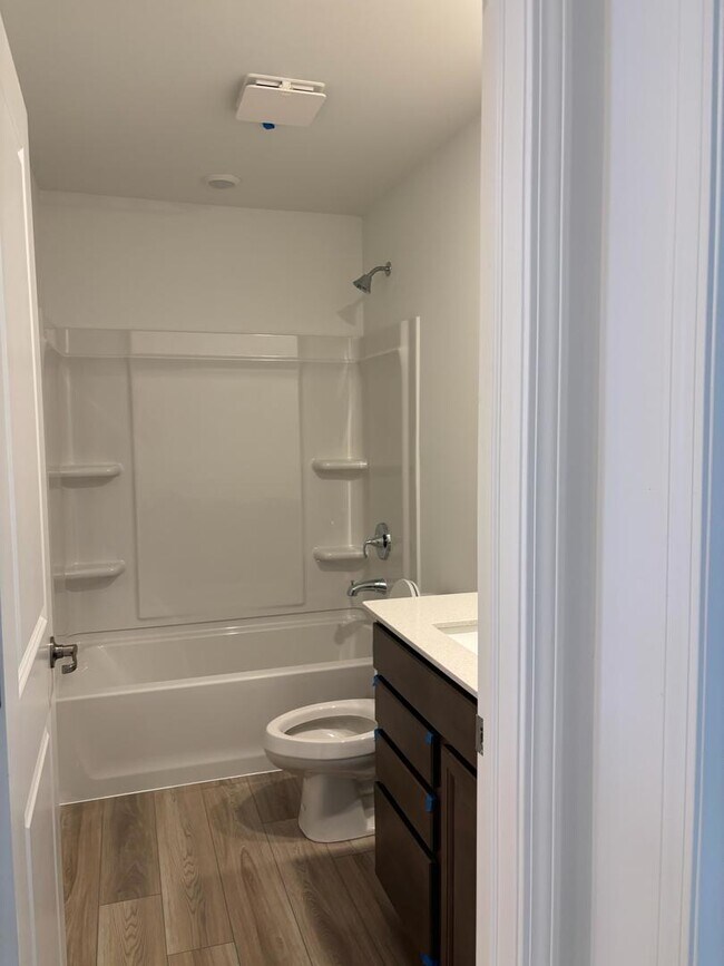 Building Photo - 450 Hathaway Ln